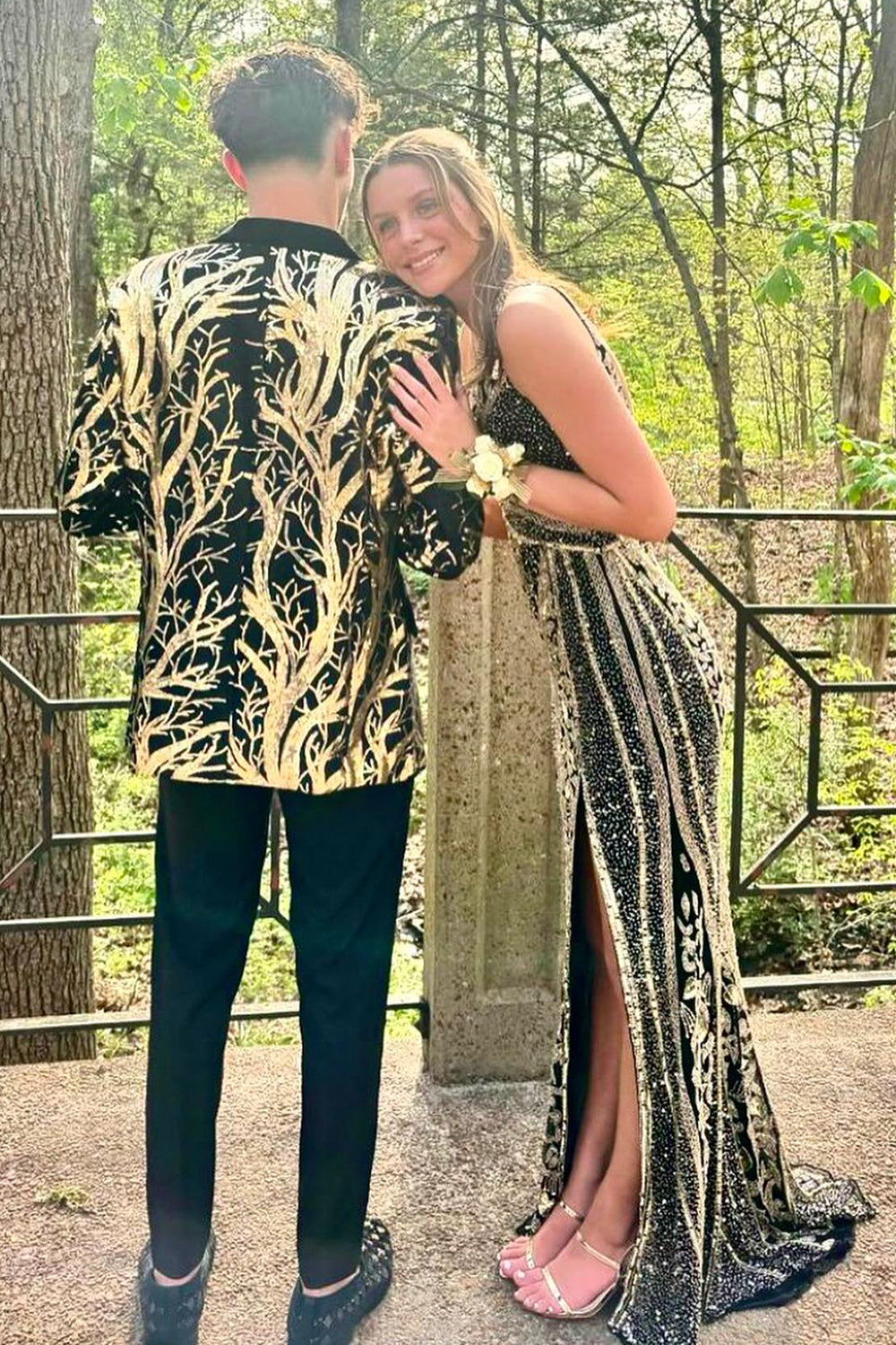 Chic Black Golden Pattern Notched Lapel 2 Pieces Formal Men's Prom Suits 