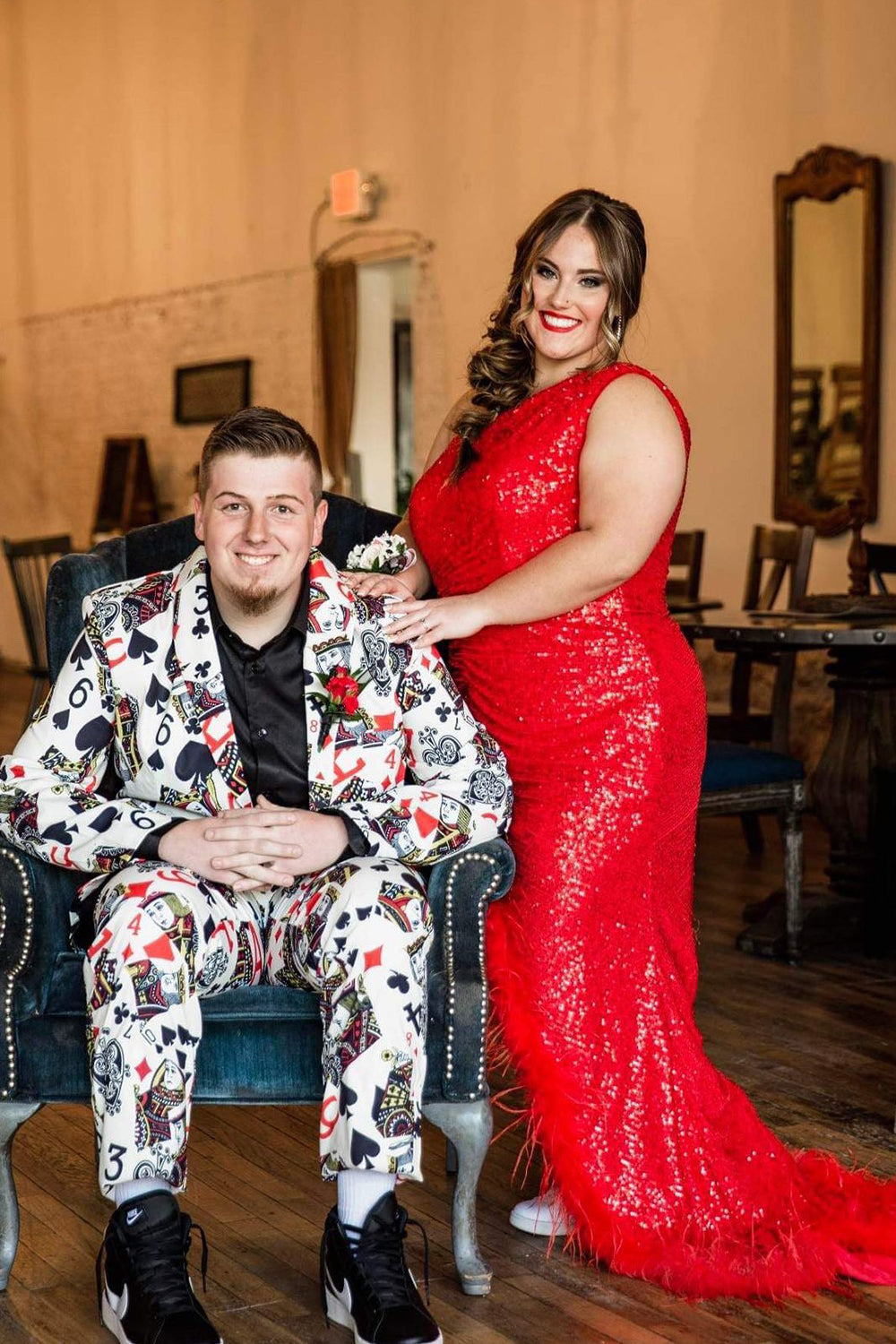 White Poker Pattern Printed Shawl Lapel 2 Pieces Men's Prom Suits 