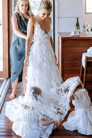 White Tulle A-line V-neck Spaghetti Straps Wedding Dress With Appliques
