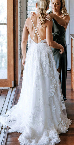 White Tulle A-line V-neck Spaghetti Straps Wedding Dress With Appliques