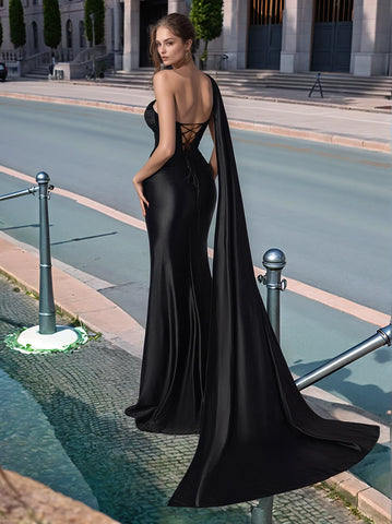Langes Ballkleid aus Spitze mit One-Shoulder-Träger und Schleppe