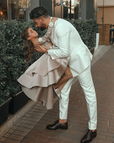 A-Linie High Low Satin Durchsichtiger Rücken Spitzenapplikationen Schleife Blumenmädchenkleid