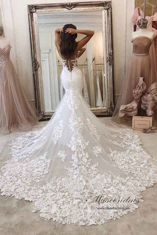 Meerjungfrau-Brautkleid mit Spaghettiträgern, tiefem V-Ausschnitt und Schleppe