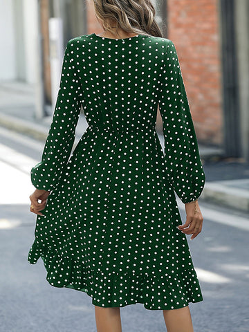 Kleid mit V-Ausschnitt, langen Ärmeln und Rüschensaum