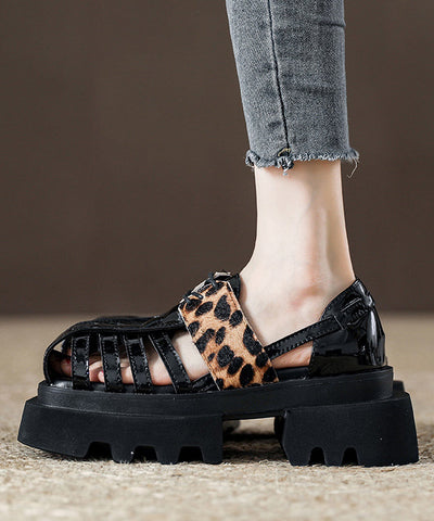 Plateau-Sandalen mit schwarzem Leopardenmuster und römischen Sandalen 2025, neues ausgehöhltes Design