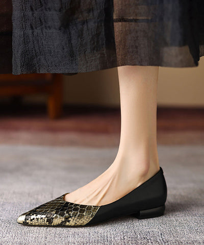 Schwarze flache Schuhe für Frauen Schaffell schöne Spleißen spitze Zehen