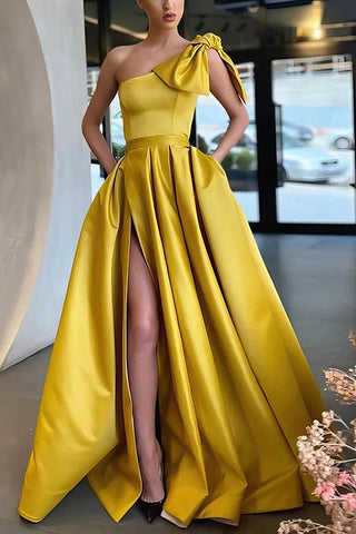 A-Linien-Ballkleid mit One-Shoulder-Träger und Schleife