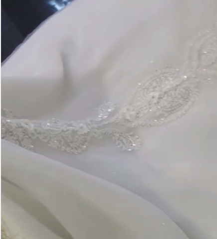 Off-the-Shoulder Mermaid Wedding Dress With Appliques Beads