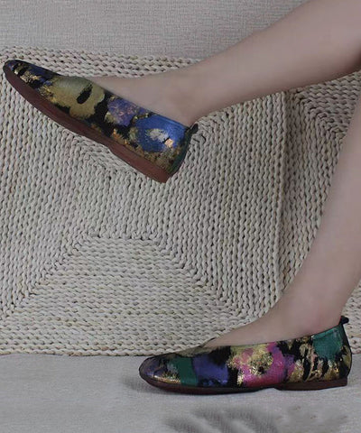 Handgemachte flache Schuhe aus echtem Leder im Ethno-Stil mit Lavendel-Print