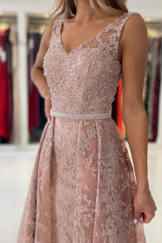 Elegantes Abendkleid im Meerjungfrau-Stil mit V-Ausschnitt, Perlenbesatz, ärmellos, Spitzenapplikationen und Schleppe