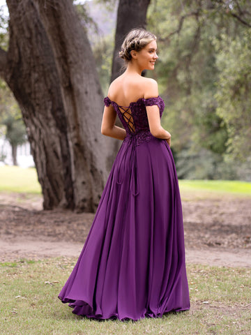 Bodenlanges Chiffon-Ballkleid mit Spitzenapplikation