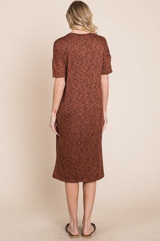 Midikleid mit Rundhalsausschnitt und Seitenschlitz