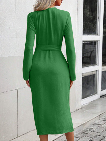 Kleid mit Kragen und Rolllaschenärmeln