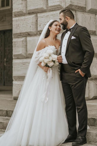Off-the-Shoulder Tulle Boho Wedding Dress With Appliques