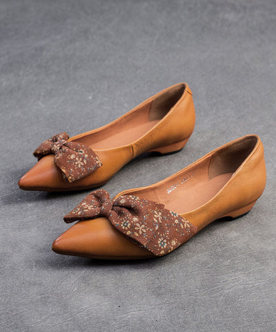 Handgemachte flache Schuhe mit weicher Sohle und spitzer Spitze im Retro-Stil in Kamelbraun