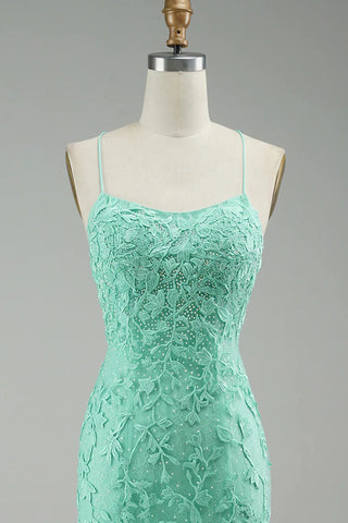 Ballkleid mit Spaghettiträgern und Applikationen