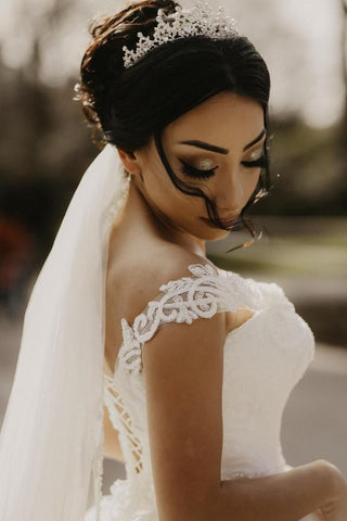Off-the-Shoulder Ball Gown Wedding Dress Long With Appliques