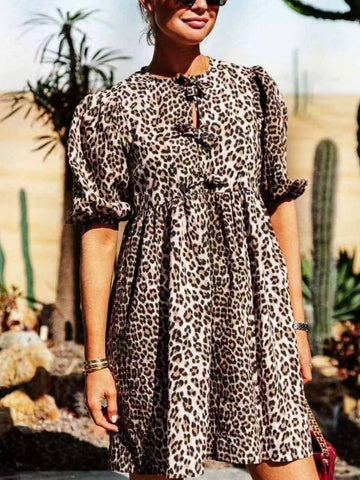 Kurzärmliges Minikleid mit Leopardenmuster