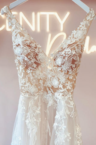 Sleeveless V-Neck Wedding Dress Princess Tulle With Appliques