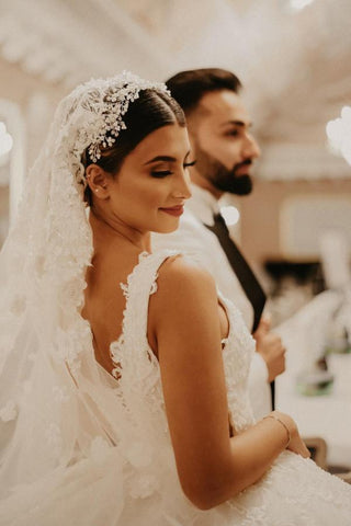 V-Neck Sleeveless Ball Gown Wedding Dress With Lace