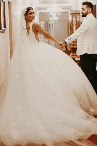V-Neck Sleeveless Ball Gown Wedding Dress With Lace