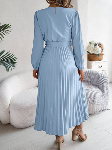 Plissiertes, gebundenes Midikleid mit V-Ausschnitt und langen Ärmeln