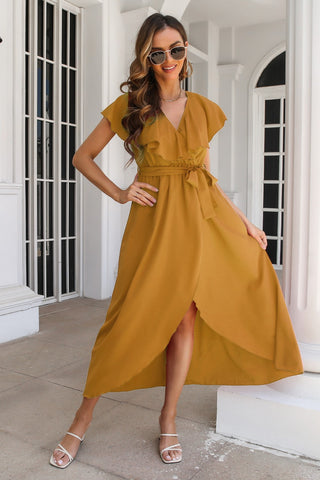 Midikleid mit Schlitz, Rüschen und Überschlag