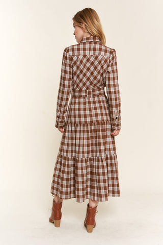 Kariertes, gestuftes Midi-Hemdkleid