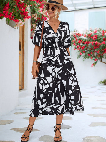 Bedrucktes Kleid mit Überwurf und Ballonärmeln