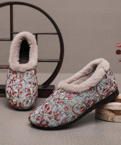 Bequeme beigefarbene flache Schuhe mit Stickerei und flauschiger Wolle