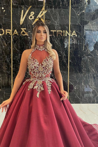 Burgunderrotes Abendkleid mit langen Ärmeln und Tüll und Applikationen
