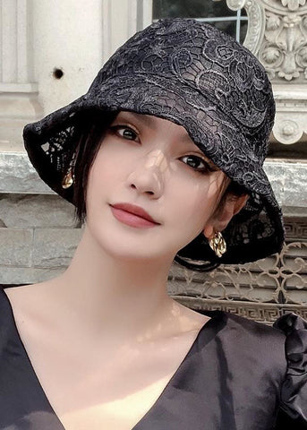 Modischer schwarzer Bucket Hat mit Blumenspitze und Hohlsaum