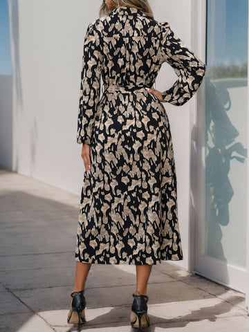 Schlankmachendes, langärmliges Midikleid mit Blumenmuster und Taillenschnürung