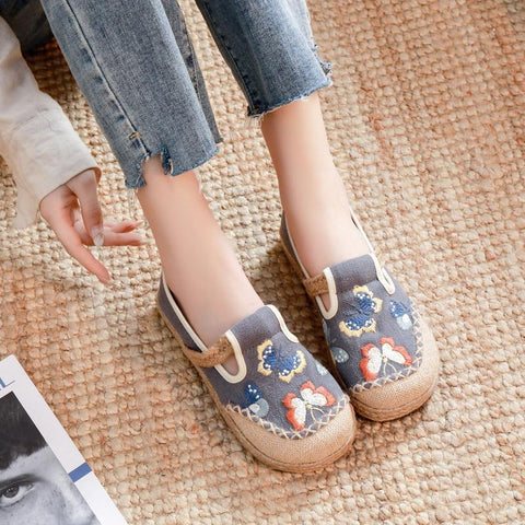 New Butterfly Embroidered Cloth Shoes with Fresh Shallow