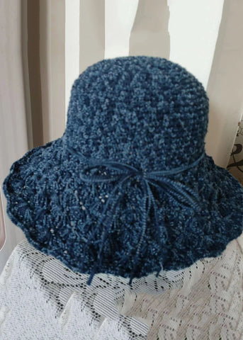 Handgemachte Khaki-Bonnie-Mütze mit Patchwork-Schleife und Spitze
