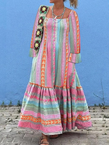 Gestreiftes Kleid mit langen Ärmeln und Rüschen