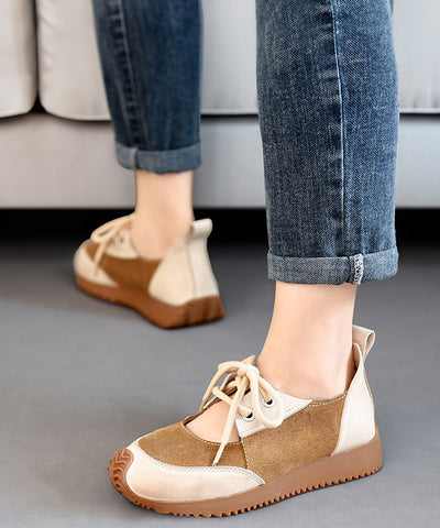 Boutique – Flache Schnürschuhe aus Wildleder in Kamel