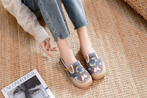 New Butterfly Embroidered Cloth Shoes with Fresh Shallow