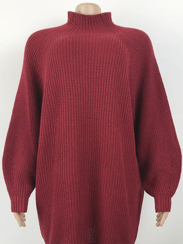 Pulloverkleid mit Rollkragen und überschnittenen Schultern