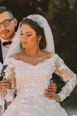 Long Sleeves V-Neck Ball Gown Wedding Dress With Appliques