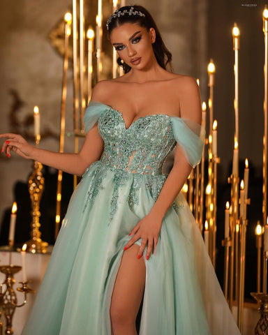 Elegante lange schulterfreie Abendkleider mit Spitze und Perlenbesatz, langer Schlitz online