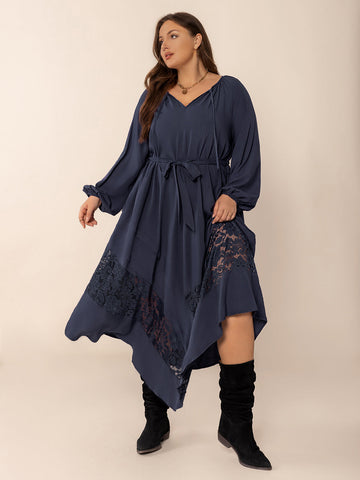 Langärmliges Midikleid mit Spitzendetail in Übergröße