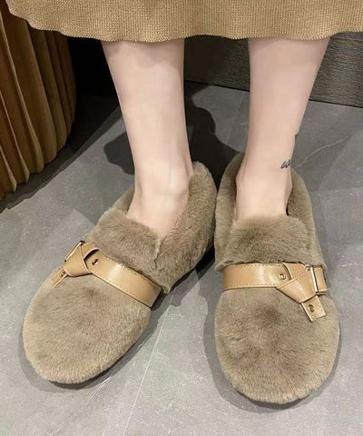 Khakifarbene flache Schuhe mit flauschigem Fell, weicher, bequemer Schnallenriemen