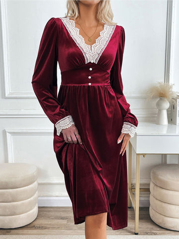 Langärmliges Midikleid mit Spitzendetail und V-Ausschnitt