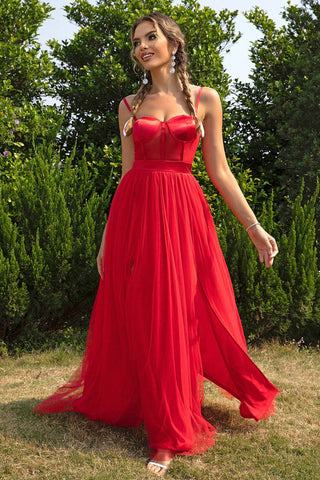 Rotes Abendkleid mit herzförmigem Ausschnitt
