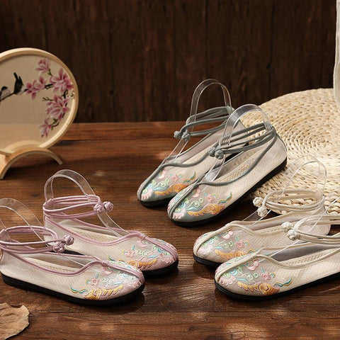 Beigefarbene flache Schuhe mit orientalischer Stickerei aus Tüll