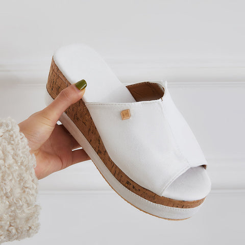 Bequeme Slip-on-Sandalen mit Kork-Fußbett und Plateau-Keilabsatz