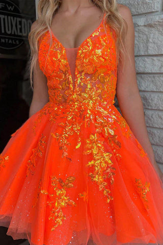 Kurzes Homecoming-Kleid aus Spitze mit tiefem Ausschnitt und V-Ausschnitt
