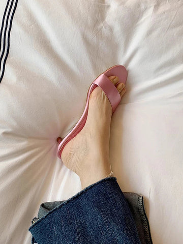 Summer New Simple Round Toe Open Toe Silk Slippers with Small Heels for Women Wearing Thin Heel Sandals Outside