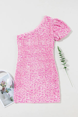 Mini-Partykleid mit Pailletten und einer Schulter sowie kurzen Ärmeln
